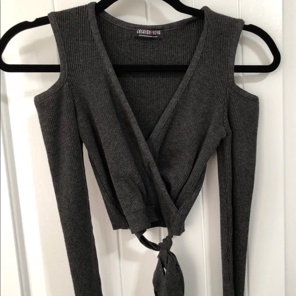 ❌SOLD❌ Cold shoulder long sleeve crop blouse w/tie
